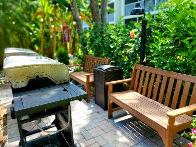 Sanibel Two Bedroom Condo Rental Sleeps Six - Steps to Beach